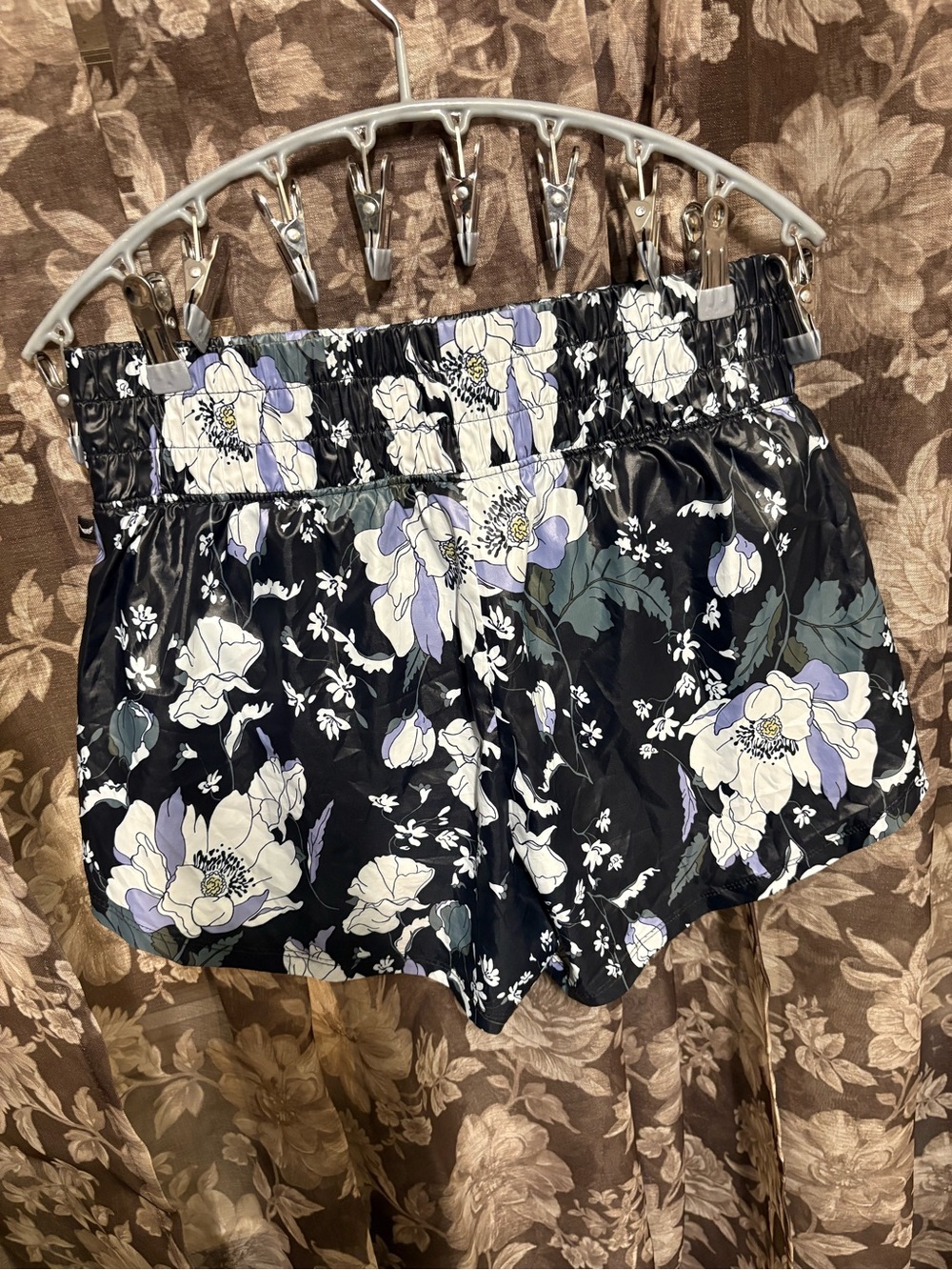 Jessica Simpson active shorts
